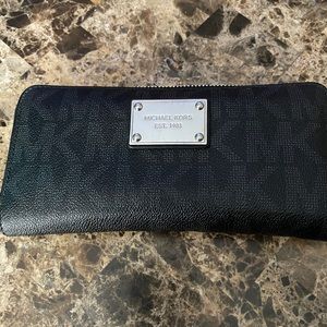 Michael kors black wallet